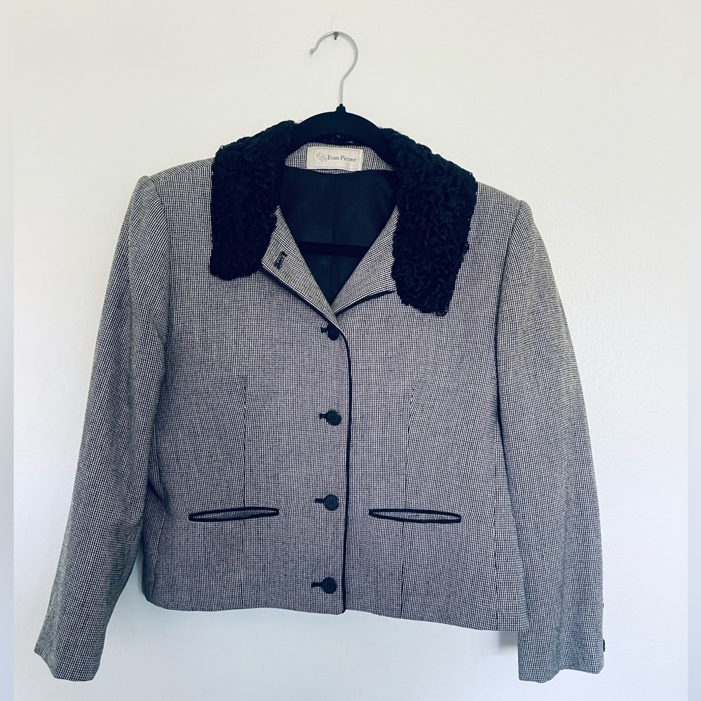 Beautiful vintage Evan Picone blazer/suite